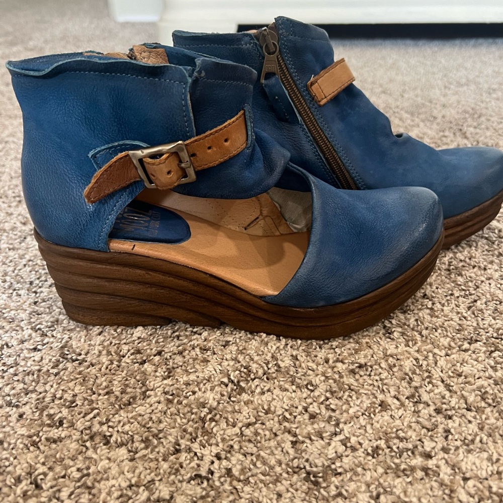 Miz Mooz Genuine Leather- Never worn.